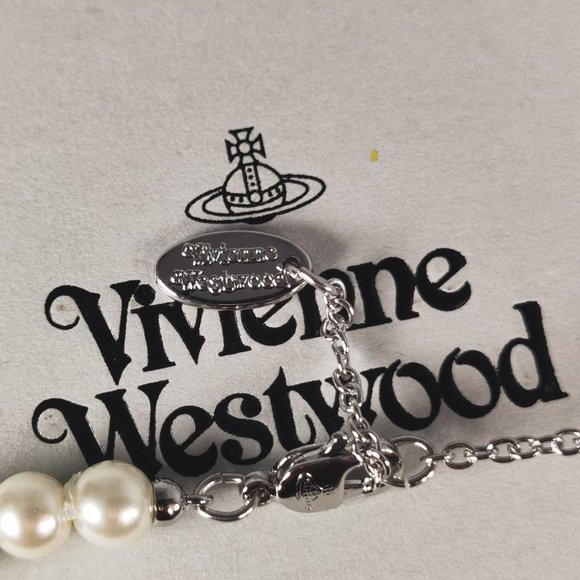 Vivienne Westwood Sliver Safety Pin Pearl Necklace - Picture 5 of 5